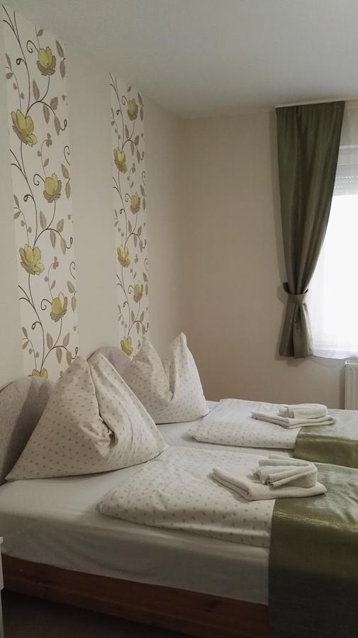 مبيت وإفطار Hévíz Astoria Panzio المظهر الخارجي الصورة